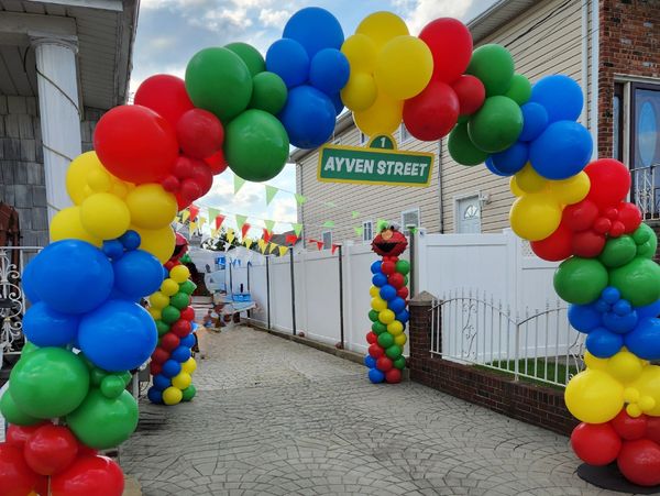 20 feet Sesame Street organic balloon arch