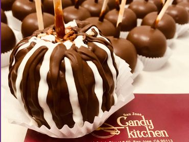 caramel apple with pecan and chocolate.