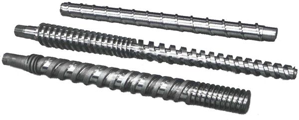 Buffing and polishing extrusion screw. Polieren Extruderschnecke und Spritzgussschnecke.