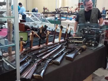 Bathurst Arms Fair exhibitor  Hermitage Antiques