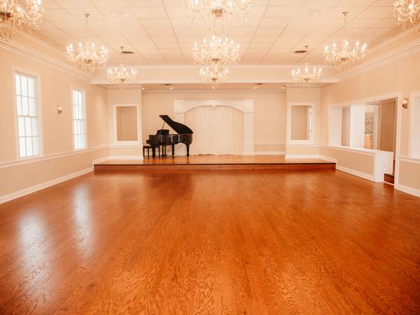 Large Banquet hall, Thomas Hall, adorned with magnificent chandeliers and black glossy grand piano. 