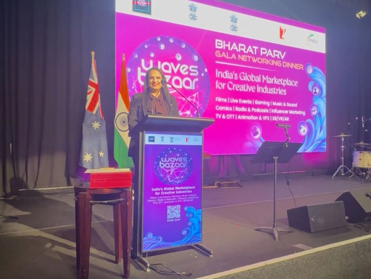 A woman speaks at the Bharat Parv Gala Networking Dinner promoting India's creative industries.