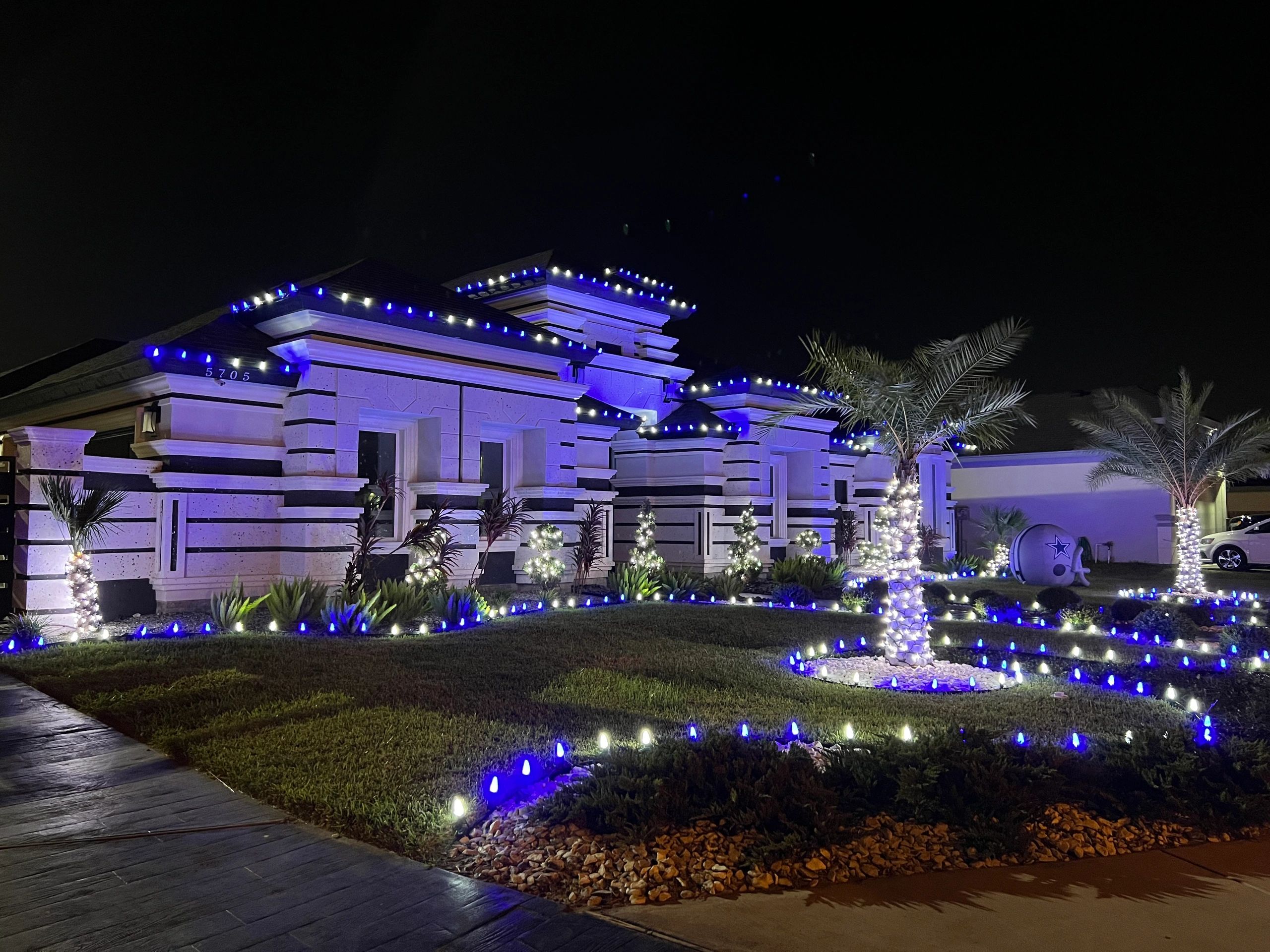 HOMEGLOW CHRISTMAS LIGHTS INC logo