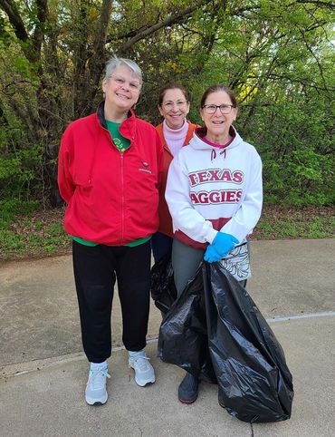 Linda Fulmer, Jane Goodenough and her sister at Smith-Wilemon Park