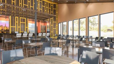 Tables and chairs arrangement layout