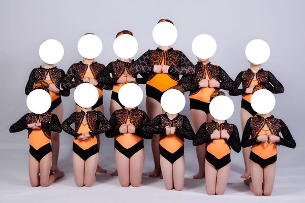 Subbies -  Hot Orange Spanish
Set of 12
Size Girls 8 to Girls 14