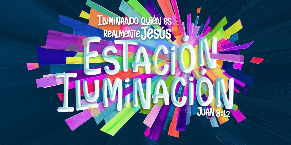 Texto colorido sobre fondo oscuro: Estación Iluminación, Juan 8:12.