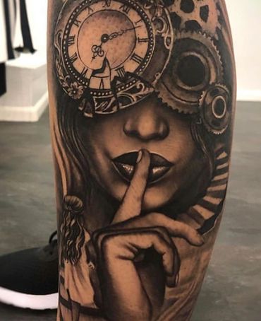 Line Hammett tattoo artist Oslo norway Realistic surrealistic watch face hand 