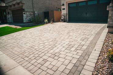 Gilbert front yard with desert landscaping and curb appeal