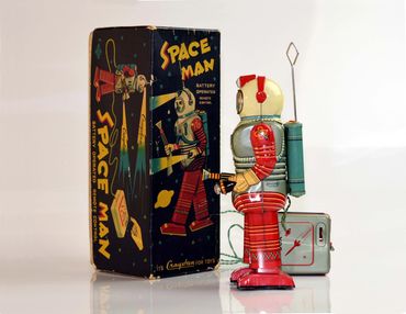 T.N. Nomura Spaceman, tin litho, Japan Cragstan battery operated spaceman vintage space toy robot