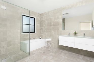 Grey ensuite