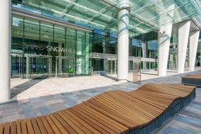 Wavy seating elements on parking deck