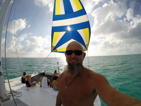 Sailing in from Stingray City