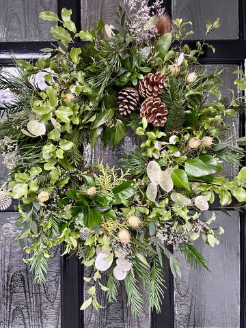 festive door wreath