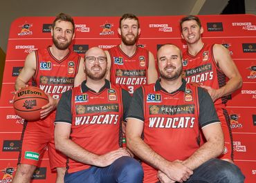photo of Pentanet sponsor with Wildcats players