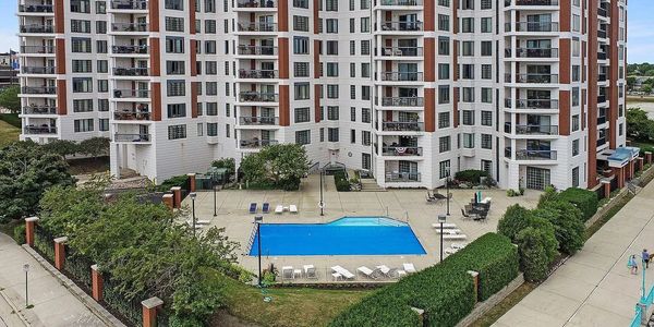 Lakeshore Towers Marina - condo swimming pool
