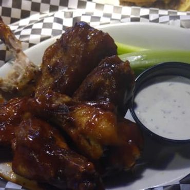 Buffalo wings and ranch at Greeley Avenue Pub North Portland