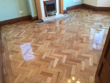 Another angle of the fully lacquered parquet wooden block flooring