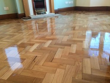 Fully lacquered parquet wooden block flooring