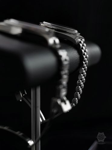 Smith & Roww watch stand Omega speedmaster luxury watch the watch shooter