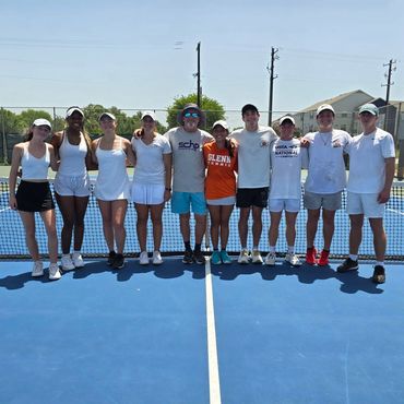 SCHP Tennis team group photo on the court