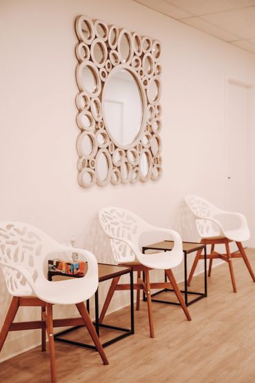 Vancouver bc, top wellness clinic, massage, chiropractor waiting room with mirror and chairs.
