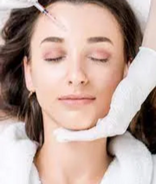 Best cosmetic botox and Naturopathic doctor injecting patient's face.