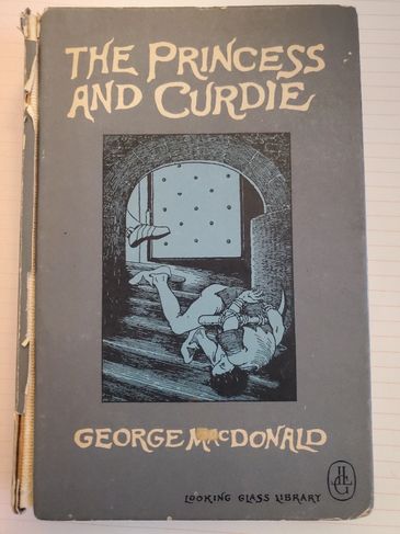 Picture of The Princess and Curdie with a blue-gray cover