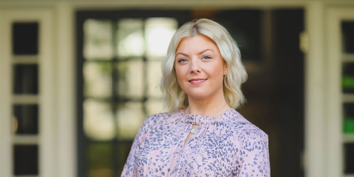 A picture of Rebecca in a pink dress.
Exeter, Devon