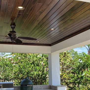 Classic conventional patio roof in Tampa that provides shade