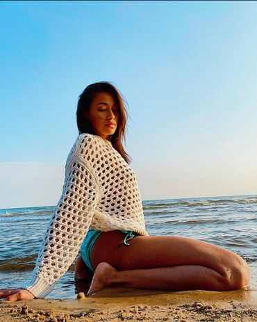 Beautiful young woman on beach posing at sunset on the show auntiez