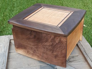 Maple Walnut Keepsake Box