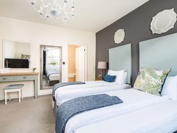 Holiday accommodation in Bath for stag and hen parties