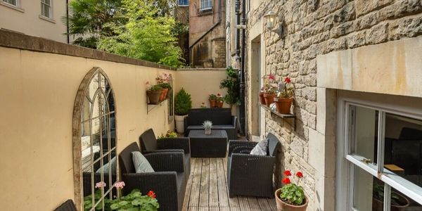 Outside space in holiday accommodation in Bath