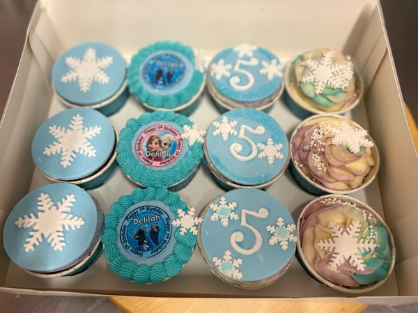Frozen themed cupcakes