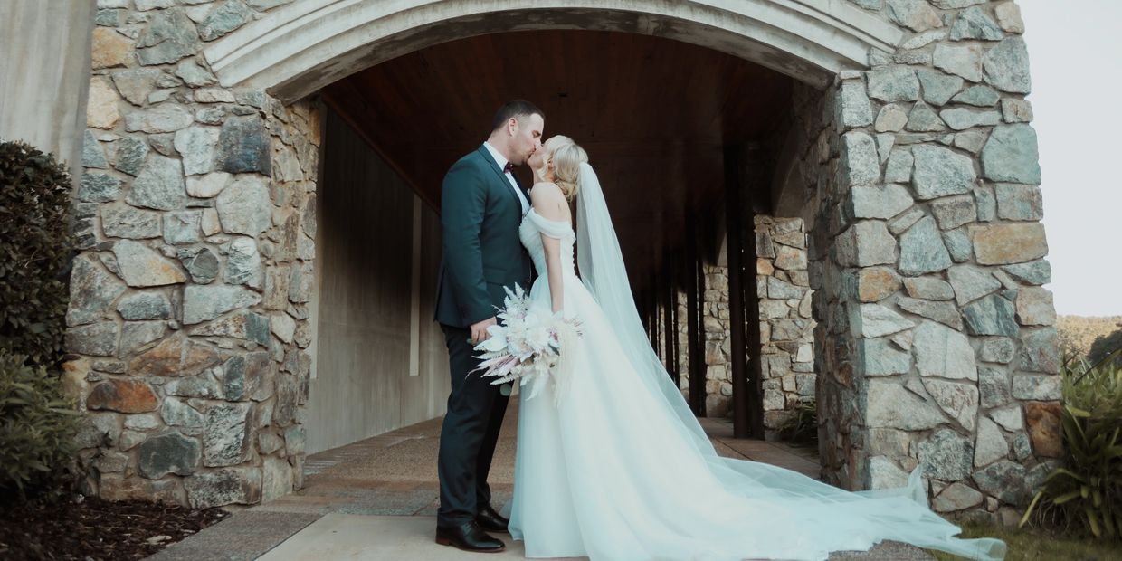 Micro mini wedding photography perth. Lisa Wilson. wedding venues perth. Milbrook Vinery.