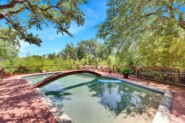 Austin house photographed by Queue Photo, pool, outdoors, natural light