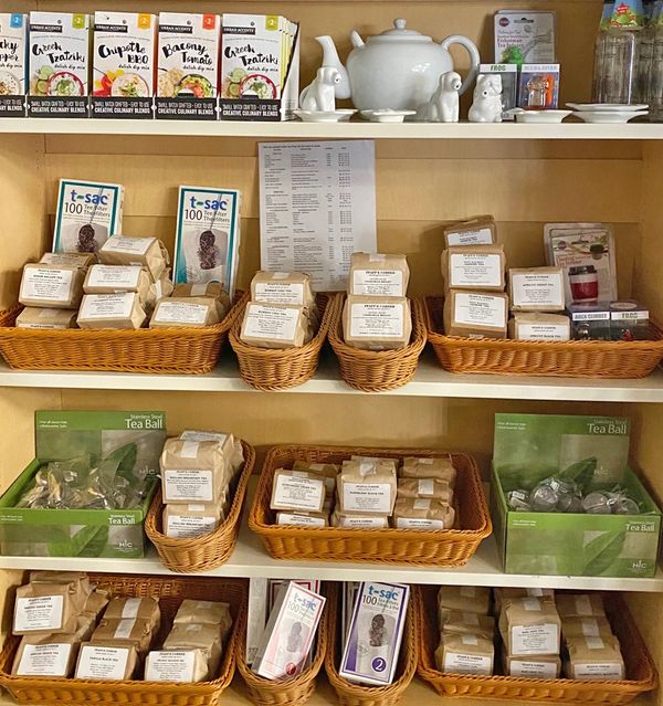 Image: various products for consuming tea, tea pot, bulk tea, tea spoons
