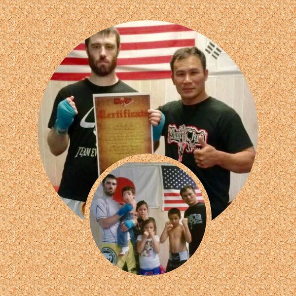 Two martial artists showing a certificate and group photo.