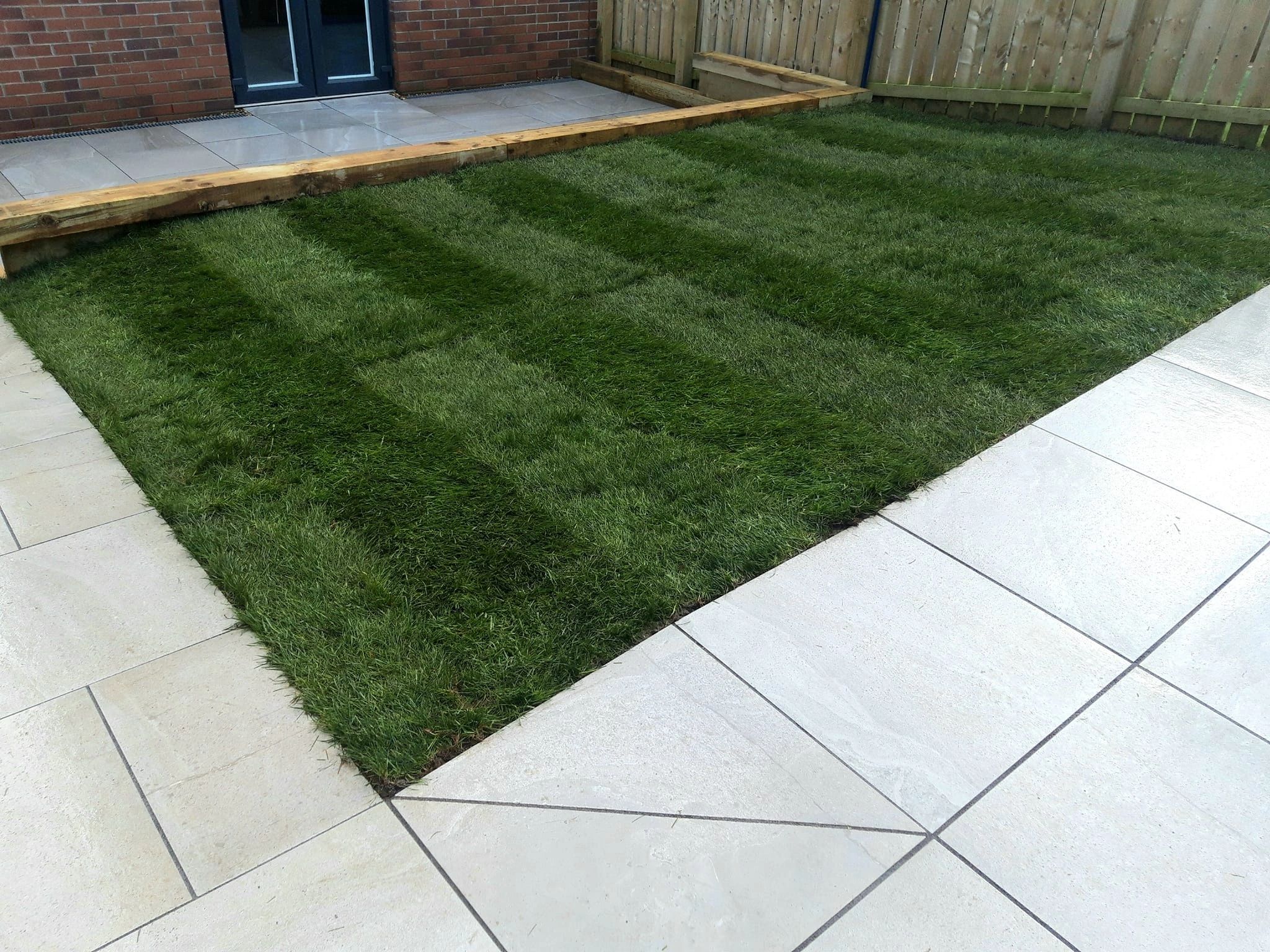 Porcelain paving with new turfing