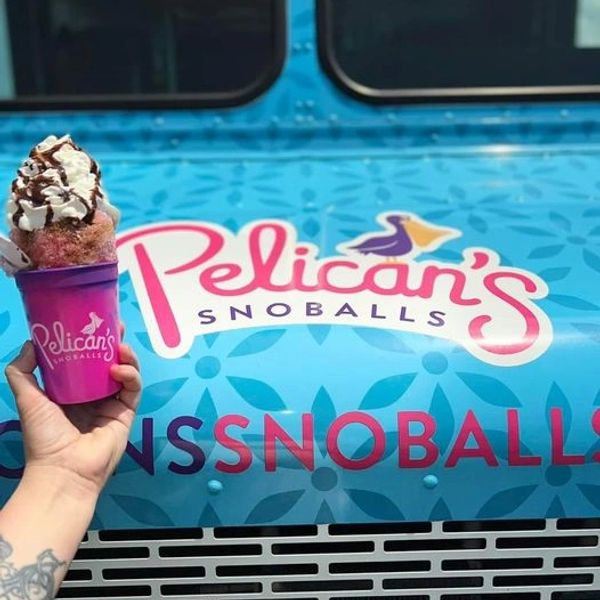 Pelican's Snoball in front of mobile truck