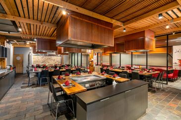KIWAMI Teppanyaki restaurant dining space
