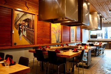 KIWAMI Teppanyaki restaurant tables & chairs