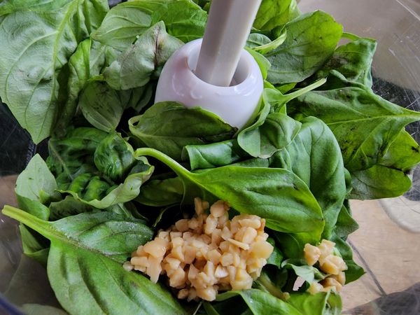how to make pesto sauce, how to make pesto easy, how to make pesto basil, best pesto recipe,