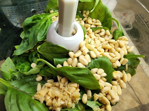how to make pesto sauce, how to make pesto easy, how to make pesto basil, best pesto recipe,