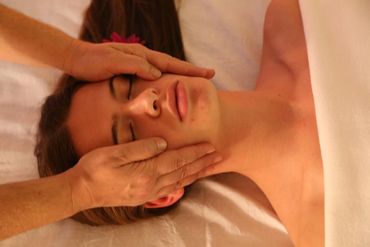 Massage and Facial Treatments in Zurich with Maryam. COPYRIGHT © DEEP TOUCH - ALL RIGHTS RESERVED. 