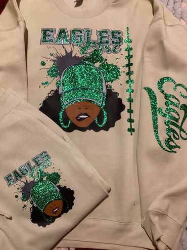This printed Eagles sweatsuit combines comfort with bold, sporty style. Made from soft, cozy fabric,