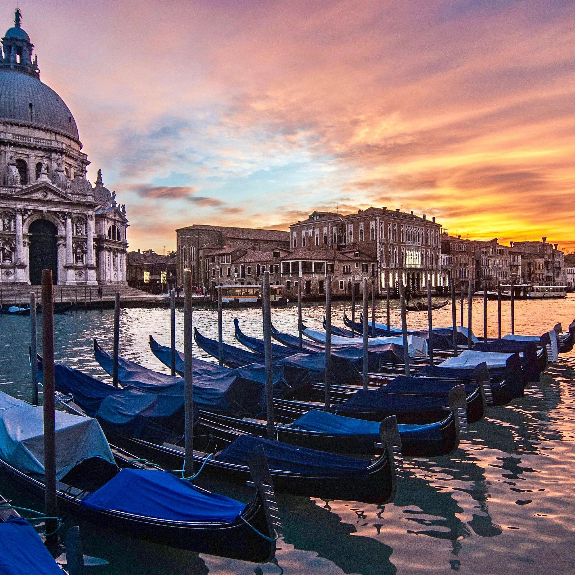 A multiple boats standing on the river