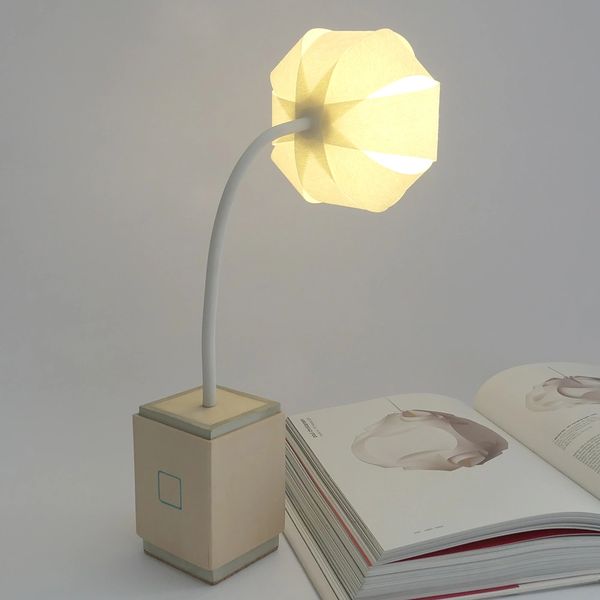 Flower lamp by Lelumineur © 2019