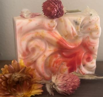 With natural herbs, butters and oils, this bar is specially designed for sensitive lady parts. 💪🏽